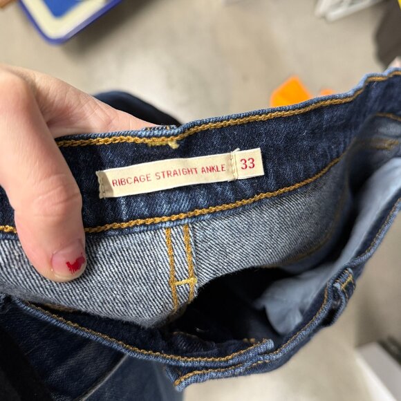 Levi's Ribcage Straight Ankle Dark Wash 33x27 - Picture 2 of 4
